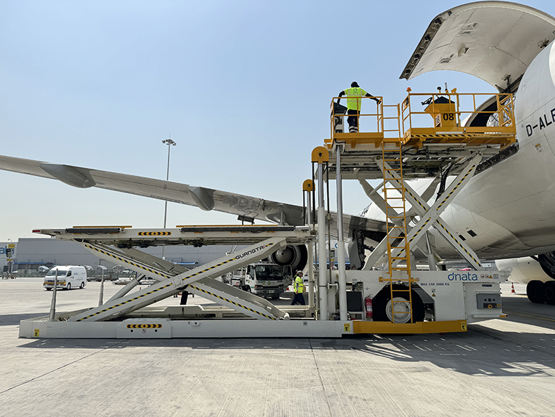 111柴油-平臺(tái)車-三十五噸-國(guó)際-阿聯(lián)酋-迪拜4.jpg 111柴油-平臺(tái)車-三十五噸-國(guó)際-阿聯(lián)酋-迪拜4.jpg